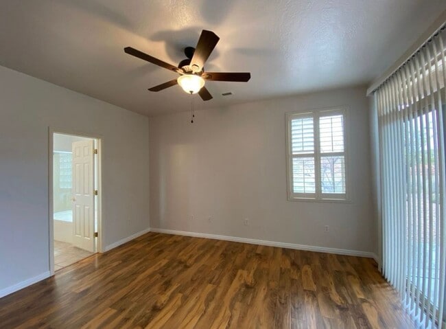 Building Photo - SPACIOUS HOME FOR RENT IN CORAL CANYON