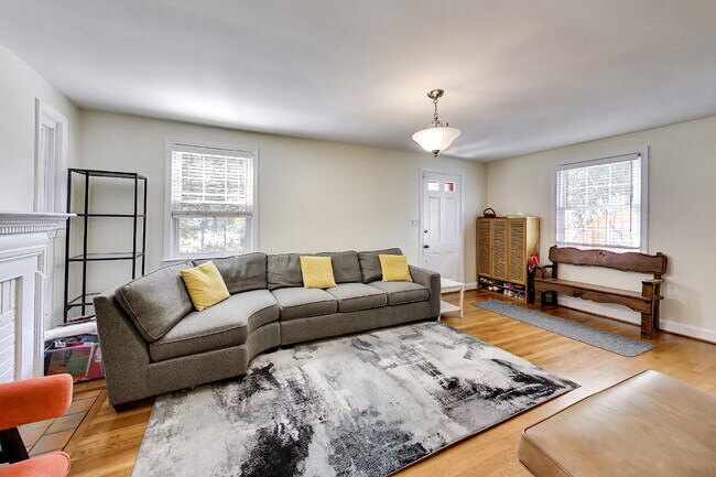 Building Photo - Beautiful Brick Home in the Heart of Chevy Chase