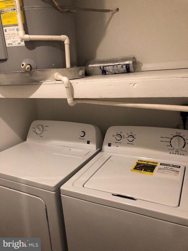 Building Photo - 1598 Nixon Dr