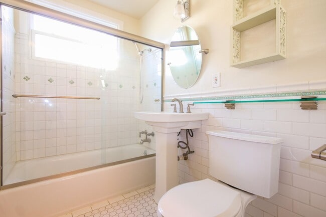 Building Photo - Charming 3 Bed, 2 bath in the East Foothills