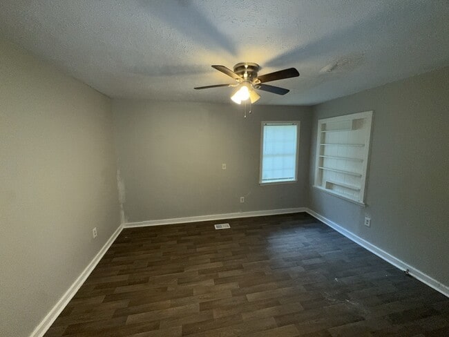Building Photo - 740 Hickory Ridge Dr