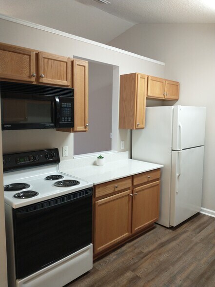 Building Photo - 906 Pelham Square Way
