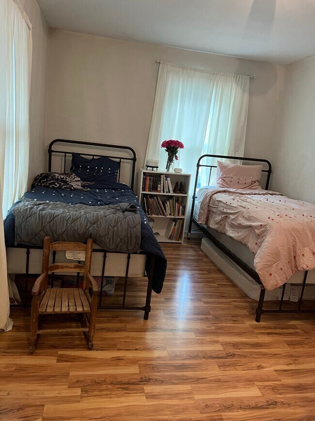 Building Photo - 2344 Northlake Way NW