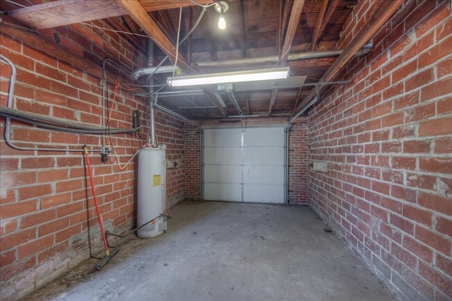 Building Photo - 1223 E 31st St