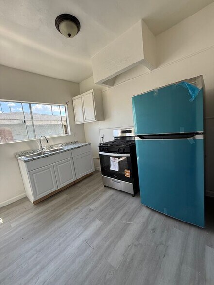 Building Photo - 116 S Mathews St