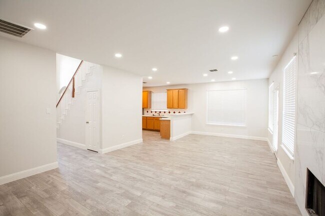 Building Photo - 9900 Presthope Dr