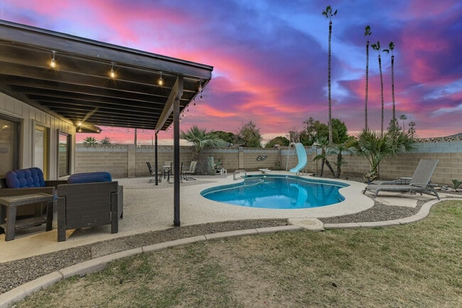 Building Photo - 617 E Ellis Dr