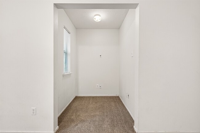 Building Photo - 8839 Aspen Meadow Dr