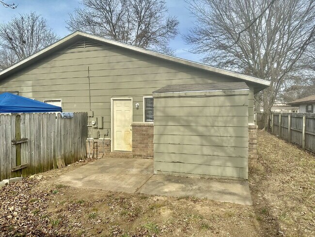 Building Photo - 1909 Cypress Pl