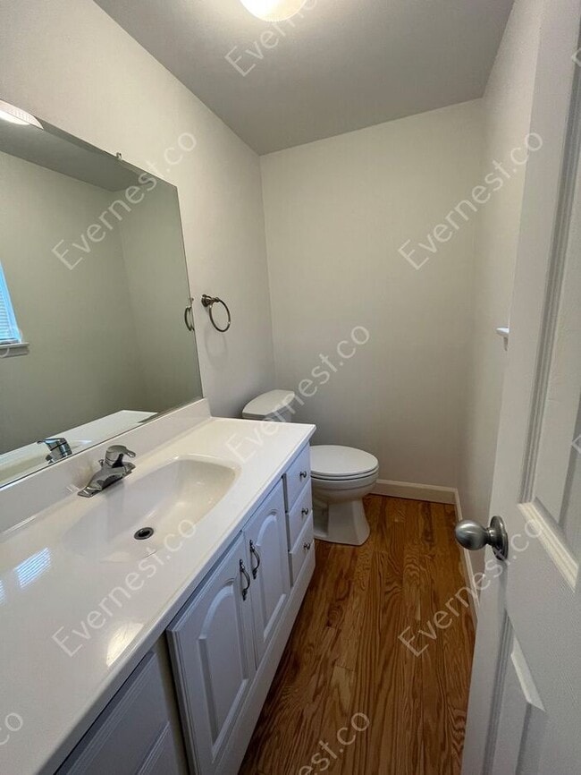 Building Photo - Charming 3 bedroom in Madison Heights / Pe...