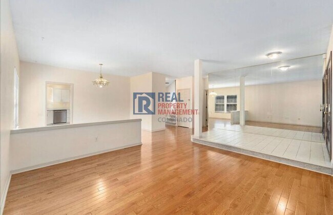 Building Photo - 10010 Irving St