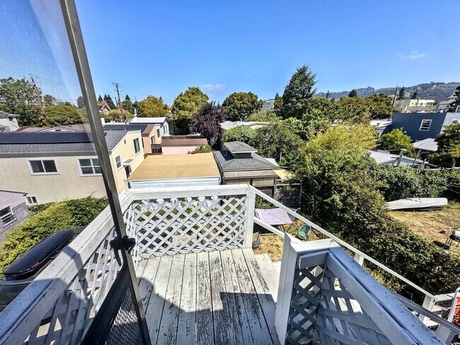 Building Photo - 534 63rd St