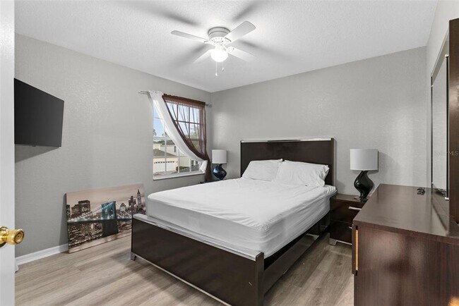 Building Photo - 215 Gleneagles Dr