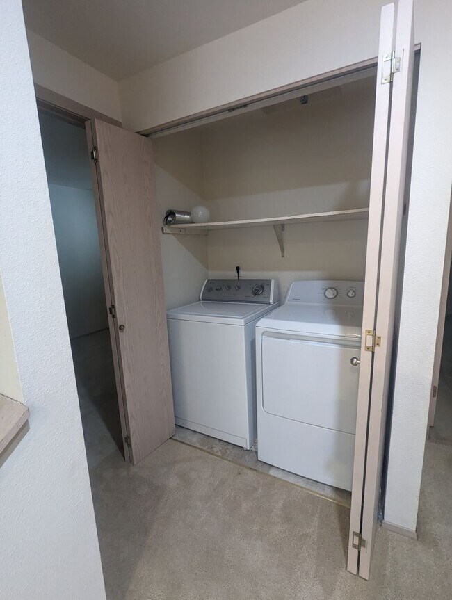Building Photo - 3-Bedroom Silverdale Ridgetop near Island Lake.