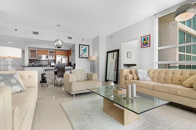 Building Photo - 950 Brickell Bay Dr