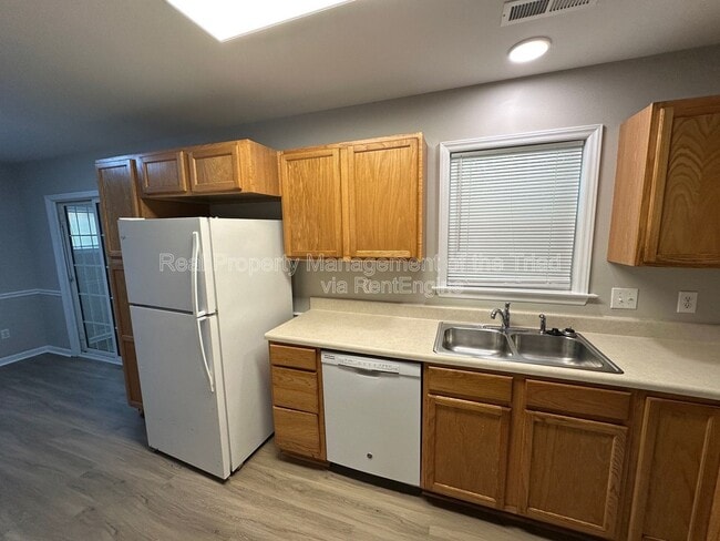Building Photo - 225 Braeburn Dr