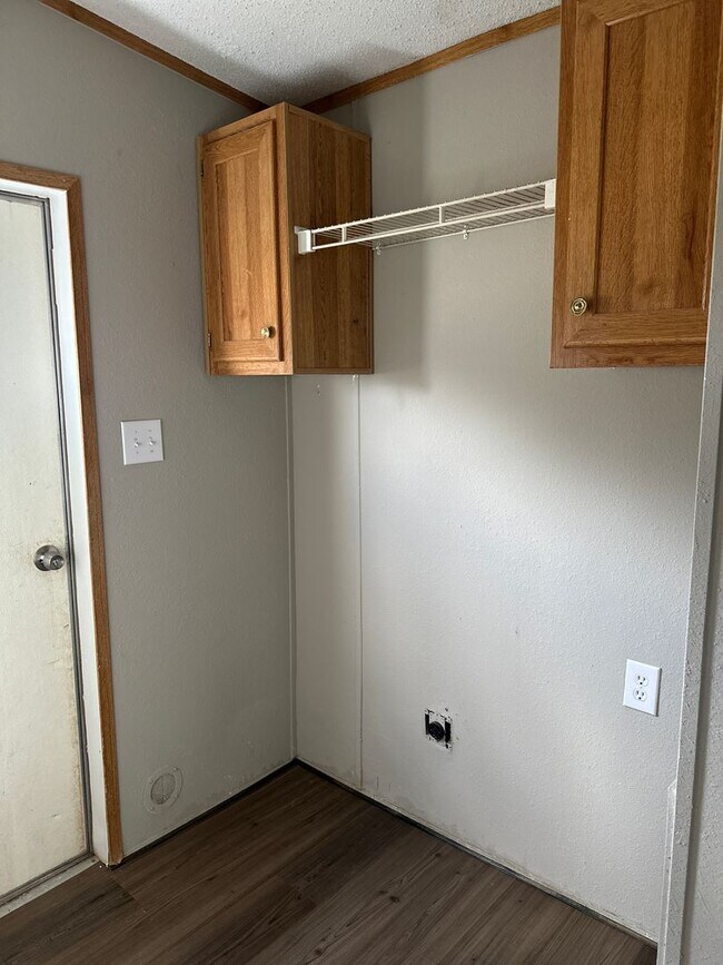 Building Photo - 3/2 double wide in Tye!