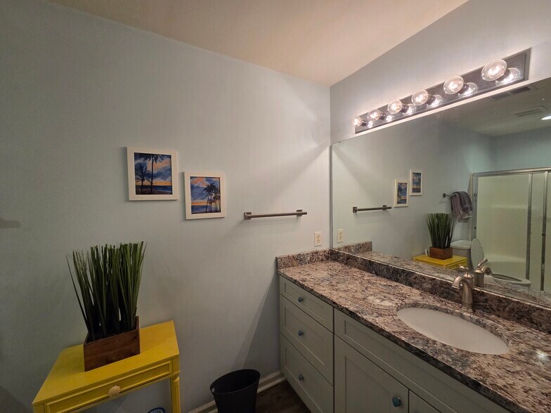 Building Photo - 1258 River Oaks Dr