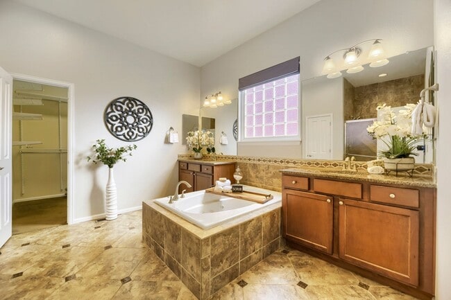 Building Photo - 15625 Carob Cir