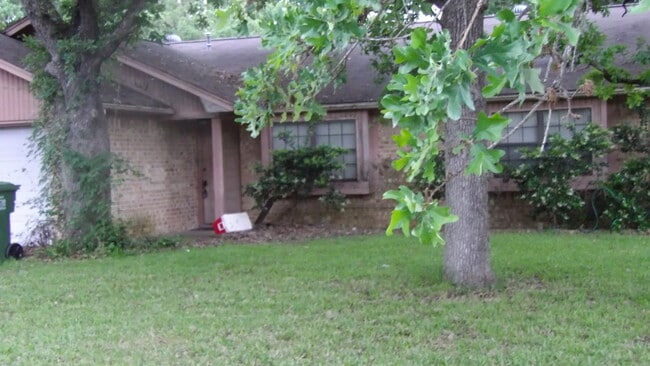 Building Photo - Great 3/2 House for Lease