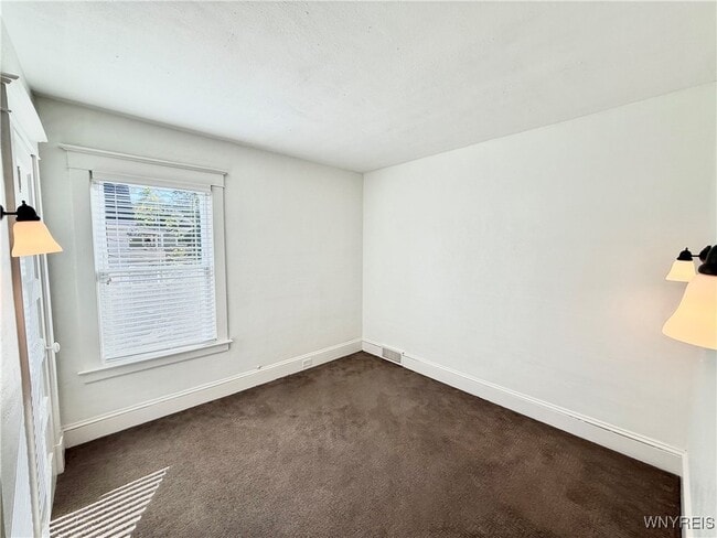 Building Photo - 95 Inwood Pl