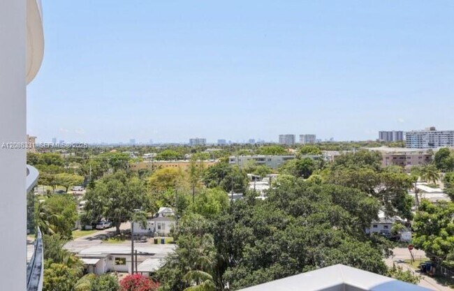 Building Photo - 13800 Highland Dr