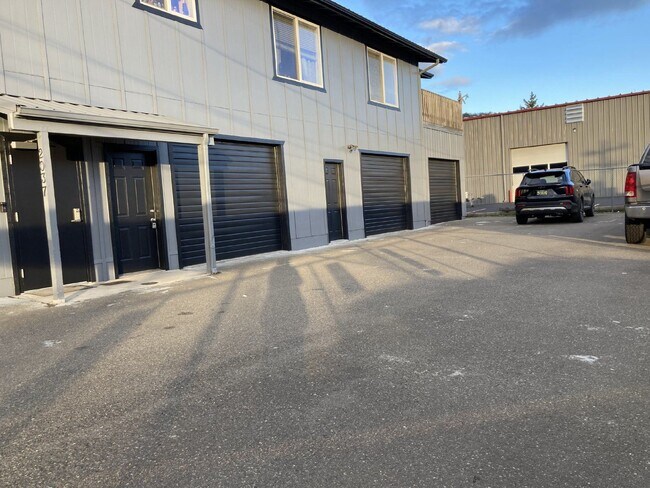 Building Photo - 2037 NE Stephens St