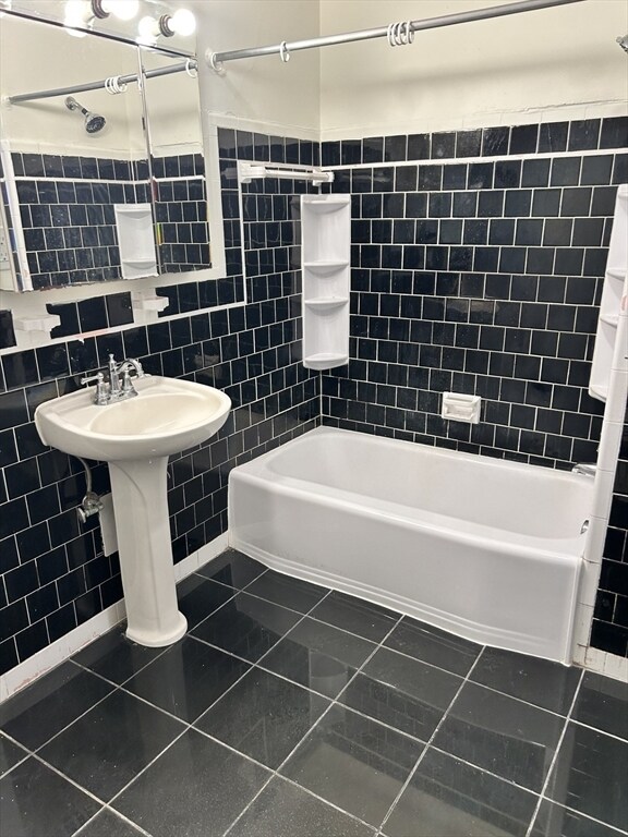 Building Photo - 49 R Siren St