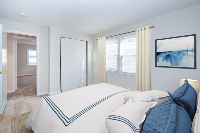 Building Photo - The Lancelot