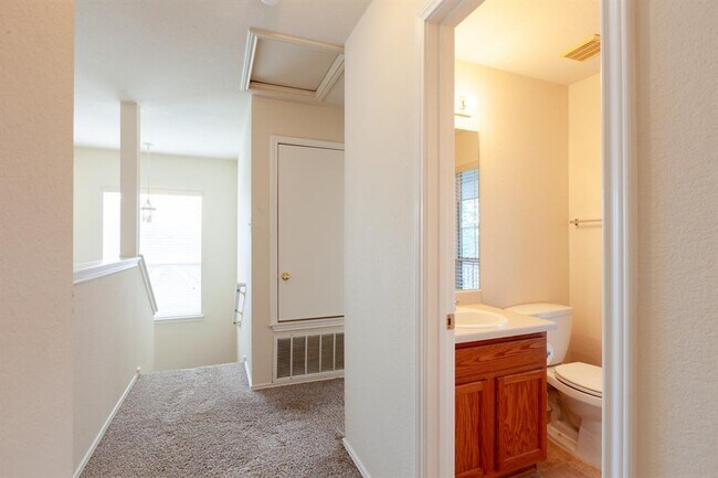 Building Photo - 494 Sampson