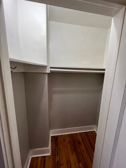 Building Photo - 1 Bed/1 Bath - Unit 5