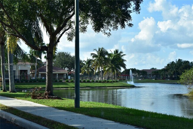 Building Photo - 2493 Centergate Dr