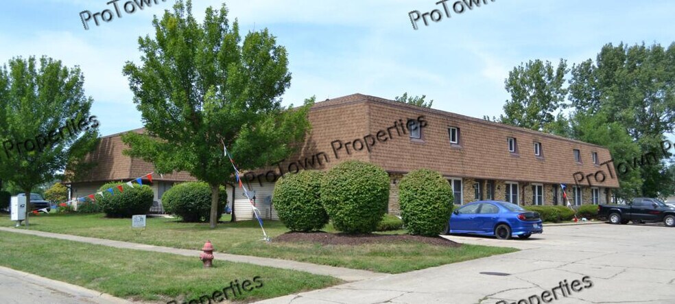 Primary Photo - 636 Meadowood Ln