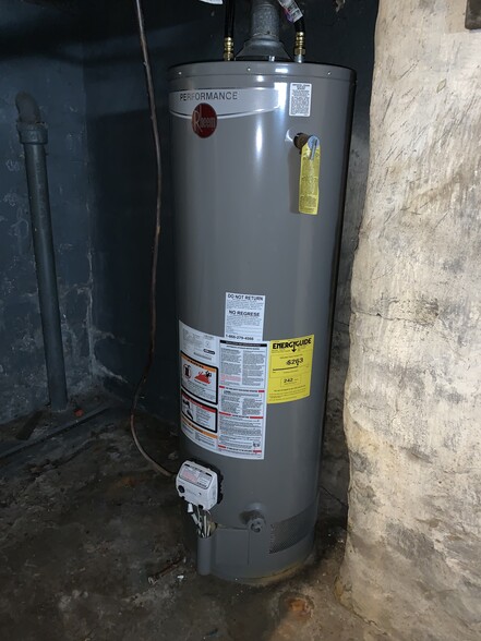 Building Photo - 238 Miller St