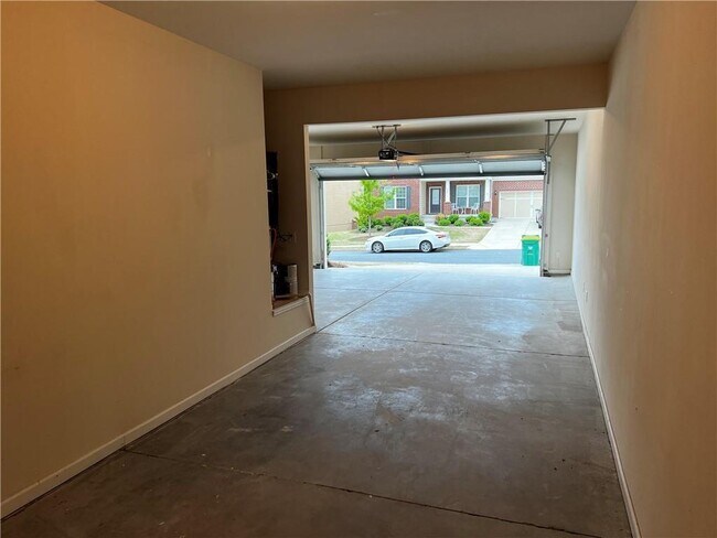 Building Photo - 701 Woodbridge Dr