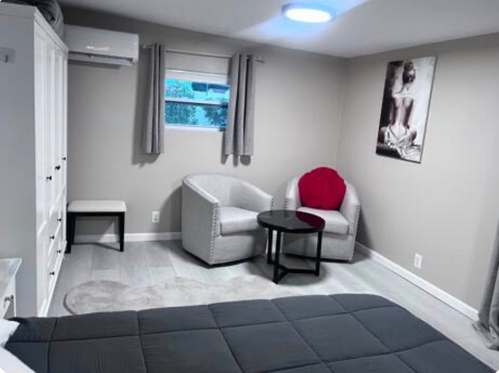 Building Photo - 310 15th Ave SW