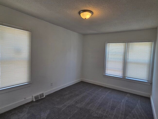 Building Photo - 15757 Pinehurst St