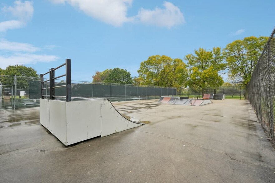 Building Photo - W170N11495 Armada Dr