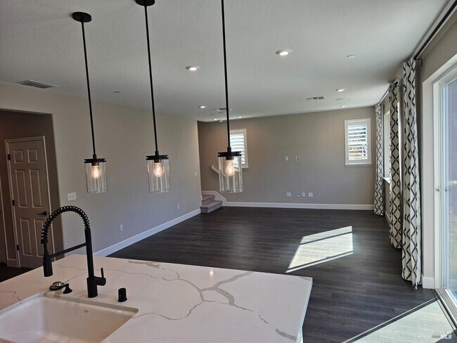 Building Photo - 525 Aliki Dr