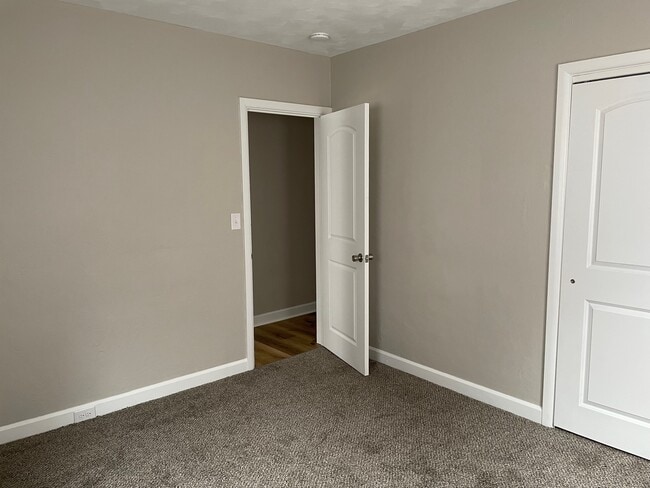 Building Photo - 1066 Northview Dr