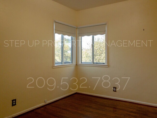 Building Photo - Outstanding 3 Bed 2 Bath near Downtown Son...