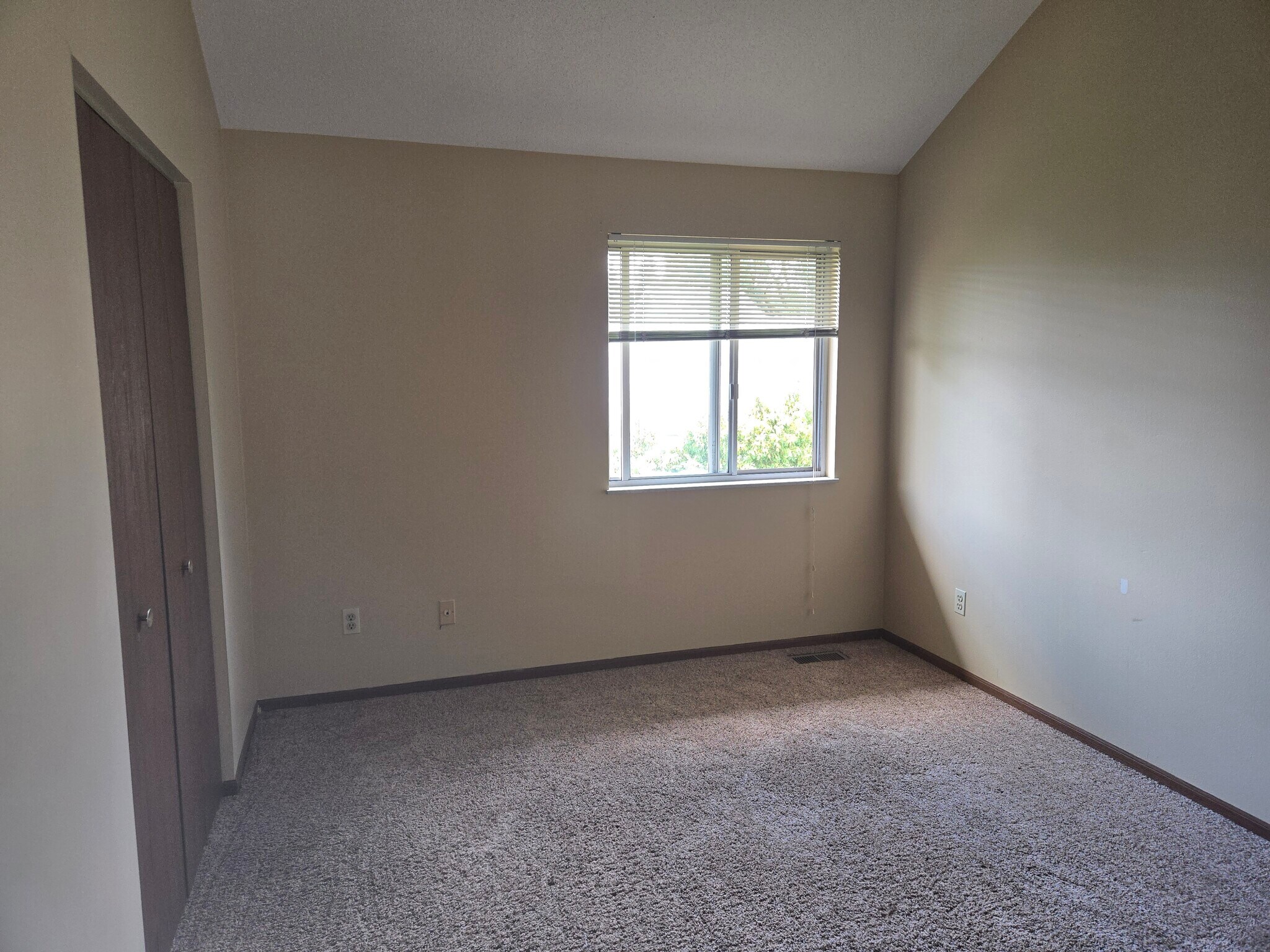 Building Photo - 6955 Dorr St
