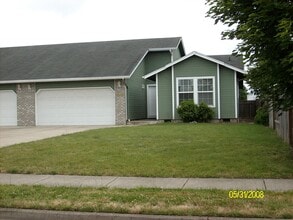 Building Photo - cumsa01
