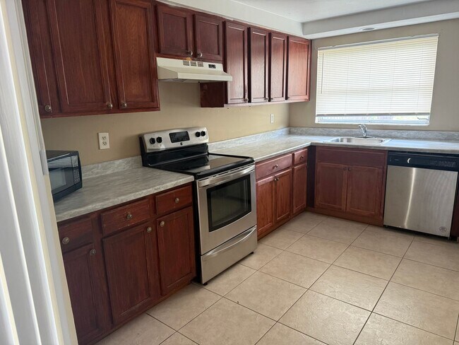 Building Photo - 3/2 on Corner lot in Altamonte Springs Available Now!