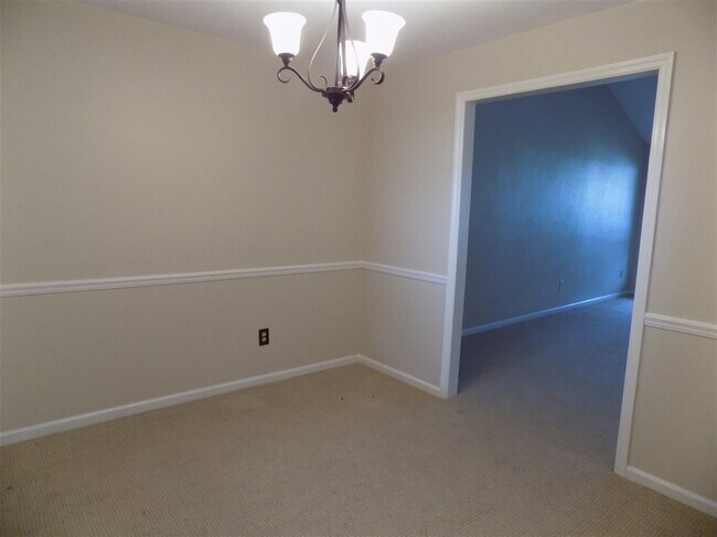Building Photo - 806 Jamestown Ct