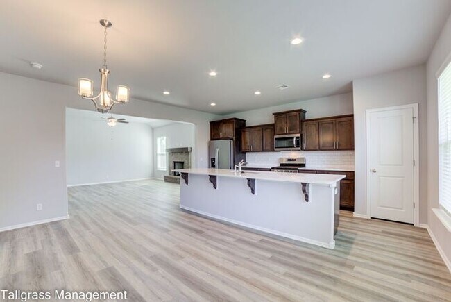 Building Photo - Gorgeous 4/2.5/2 on a corner lot!
