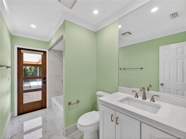 Building Photo - 3055 SE Glasgow Dr