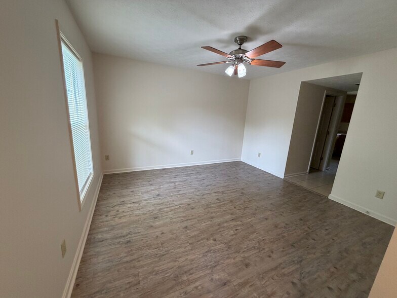 Building Photo - 7018 Autumn Dr