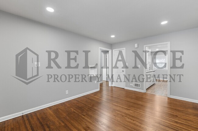 Building Photo - 2042 S Pinecrest St