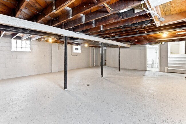 Building Photo - 7645 Fisher Ave